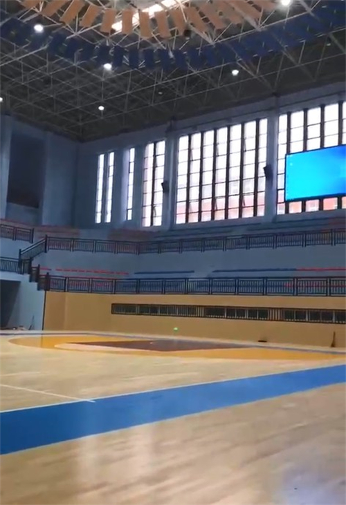 湖南德冠木業(yè)有限公司,德冠運(yùn)動(dòng)地板,跳躍者運(yùn)動(dòng)地板,籃球館地板,舞臺地板